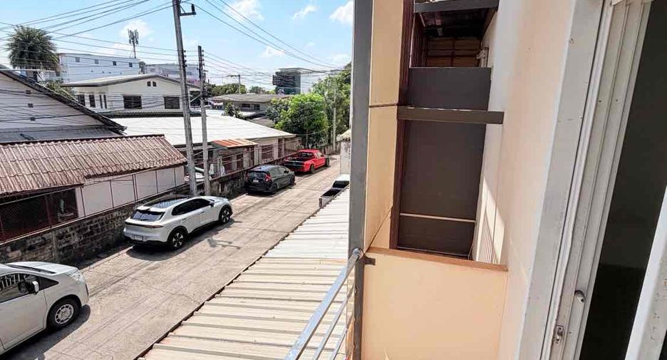 À vendre 2 chambres maison de ville à Mueang Udon Thani, Udon Thani