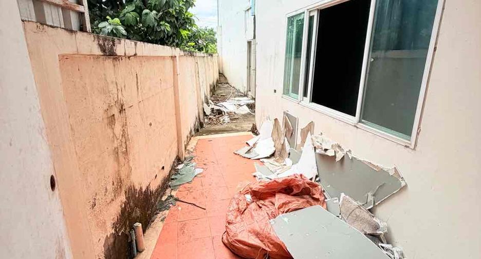 À vendre 4 chambres local commercial à Mueang Udon Thani, Udon Thani