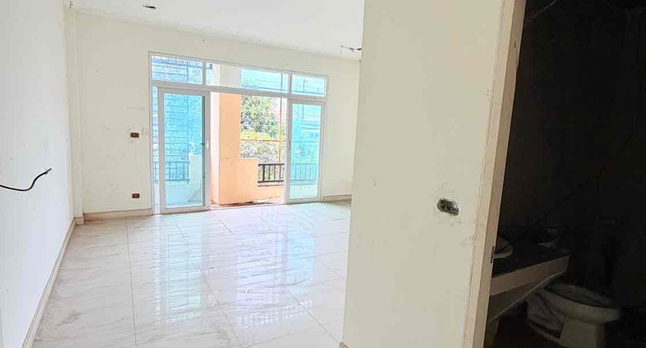 À vendre 4 chambres local commercial à Mueang Udon Thani, Udon Thani