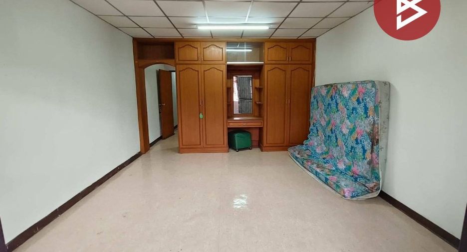 À vendre 2 chambres maison de ville à Ban Pho, Chachoengsao