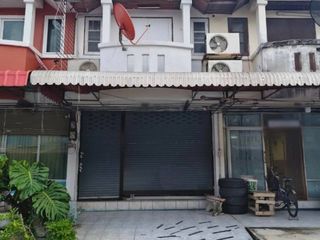 À vendre 2 chambres maison de ville à Ban Pho, Chachoengsao