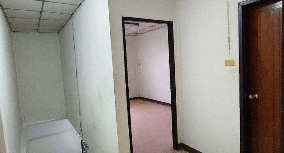 À vendre 2 chambres maison de ville à Ban Pho, Chachoengsao