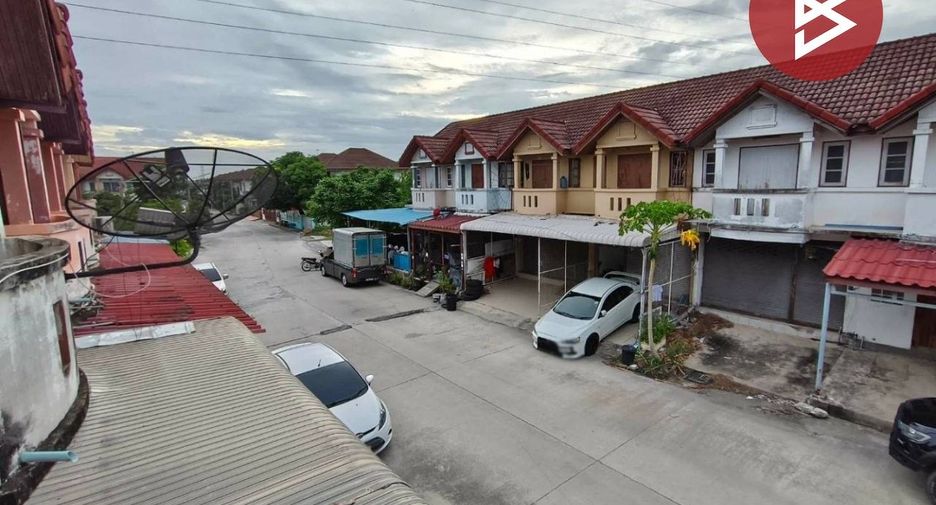 À vendre 2 chambres maison de ville à Ban Pho, Chachoengsao