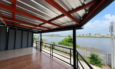 For sale 3 bedrooms townhouse in Mueang Samut Prakan, Samut Prakan
