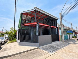 Reihenhaus zum Kauf mit 3 Zimmer in Mueang Samut Prakan, Samut Prakan