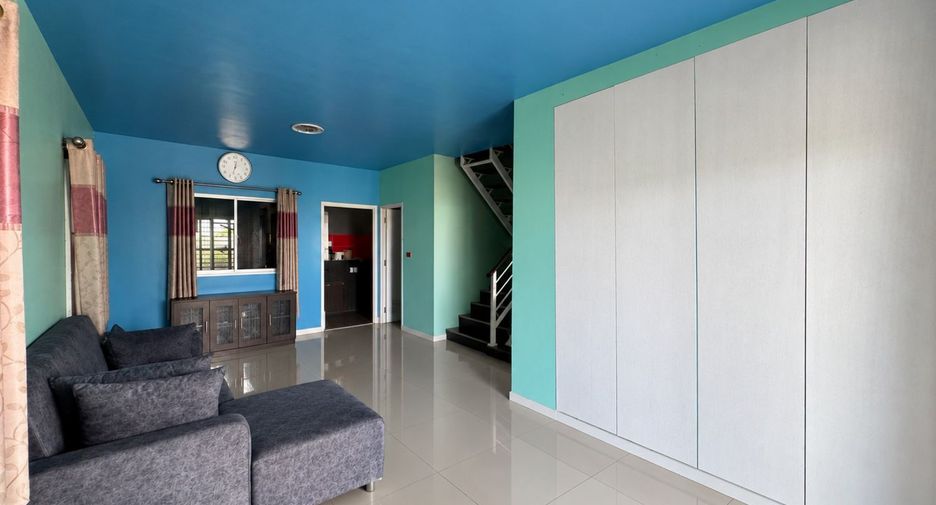 For sale 3 bedrooms townhouse in Mueang Samut Prakan, Samut Prakan