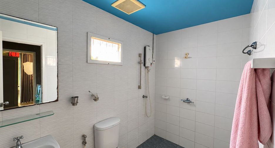 For sale 3 bedrooms townhouse in Mueang Samut Prakan, Samut Prakan