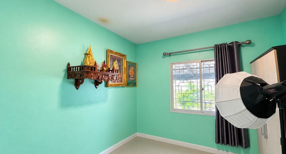 For sale 3 bedrooms townhouse in Mueang Samut Prakan, Samut Prakan