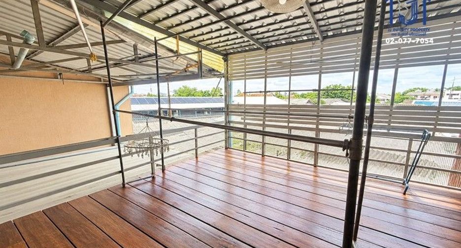 Local comercial en venta de 3 habitaciones en Bang Khen, Bangkok