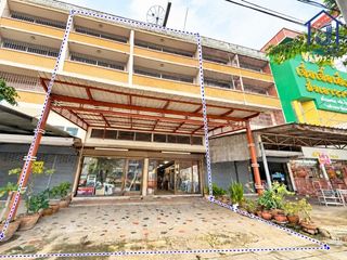 Local comercial en venta de 3 habitaciones en Bang Khen, Bangkok