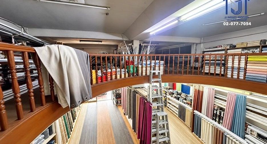 Local comercial en venta de 3 habitaciones en Bang Khen, Bangkok