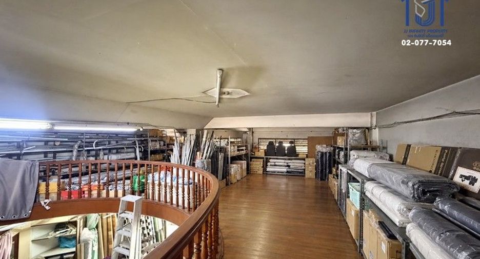 Local comercial en venta de 3 habitaciones en Bang Khen, Bangkok