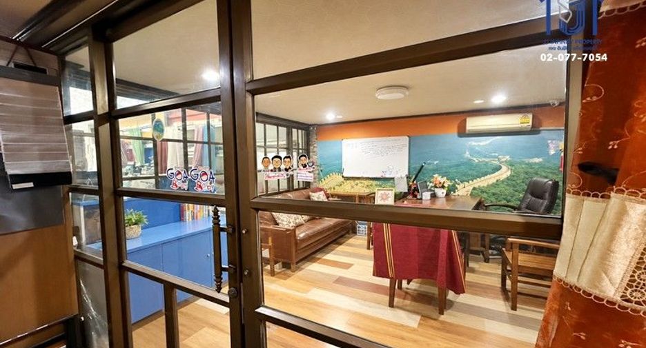 Local comercial en venta de 3 habitaciones en Bang Khen, Bangkok