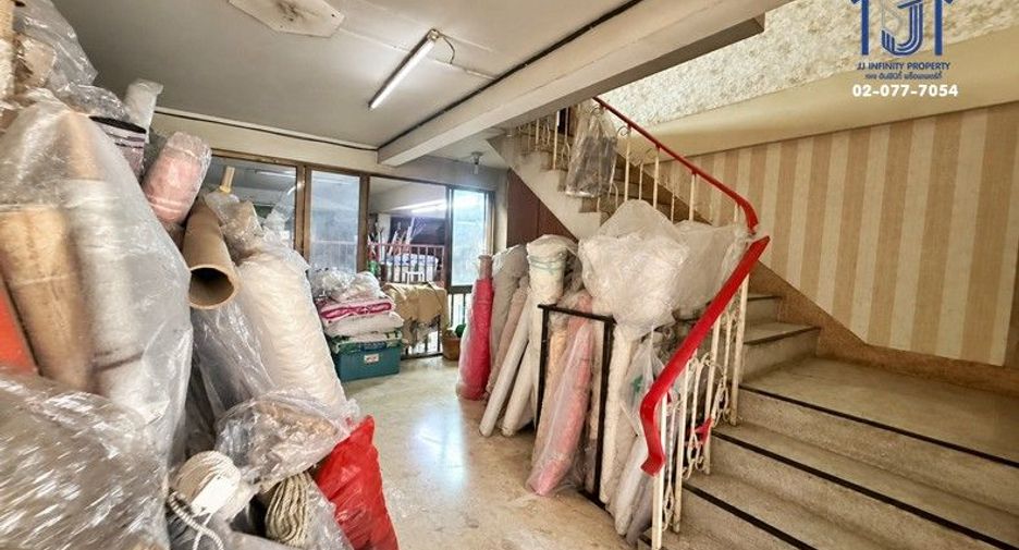 Local comercial en venta de 3 habitaciones en Bang Khen, Bangkok