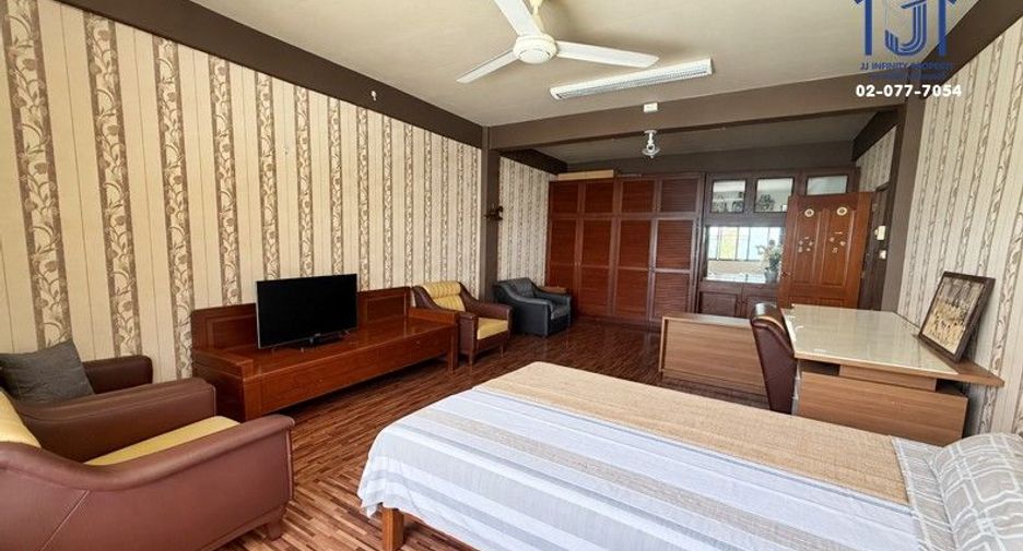 Local comercial en venta de 3 habitaciones en Bang Khen, Bangkok