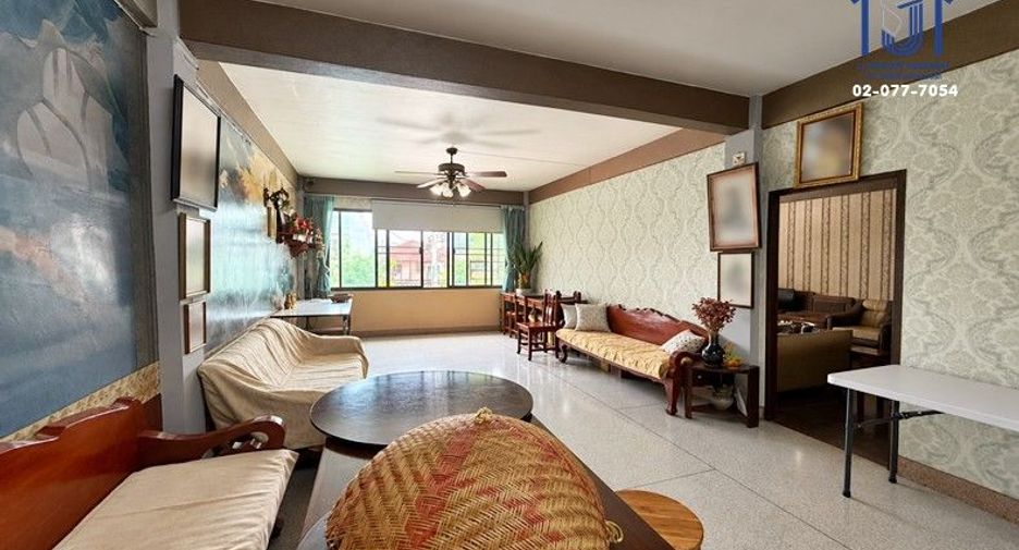 Local comercial en venta de 3 habitaciones en Bang Khen, Bangkok