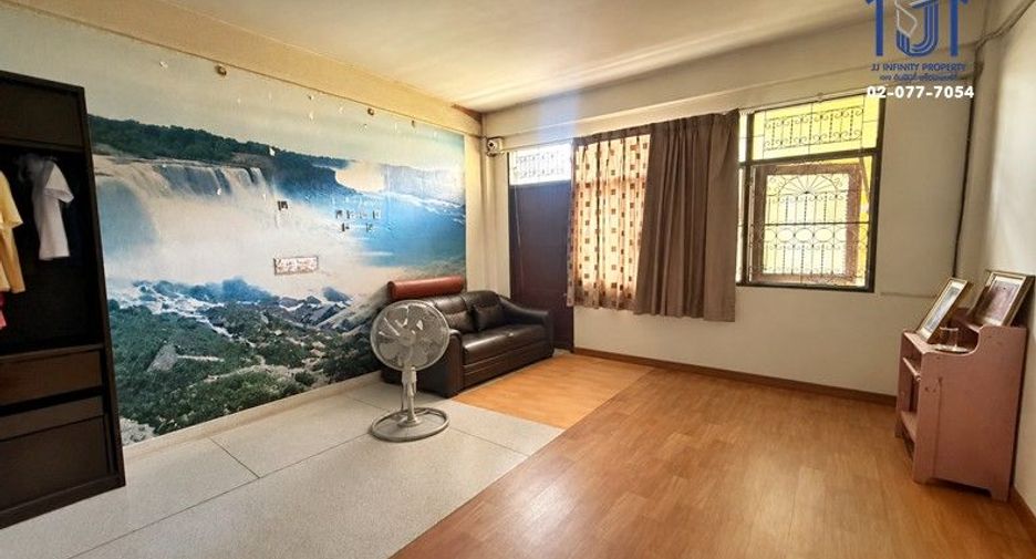 Local comercial en venta de 3 habitaciones en Bang Khen, Bangkok