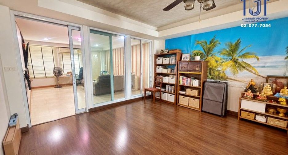 Local comercial en venta de 3 habitaciones en Bang Khen, Bangkok