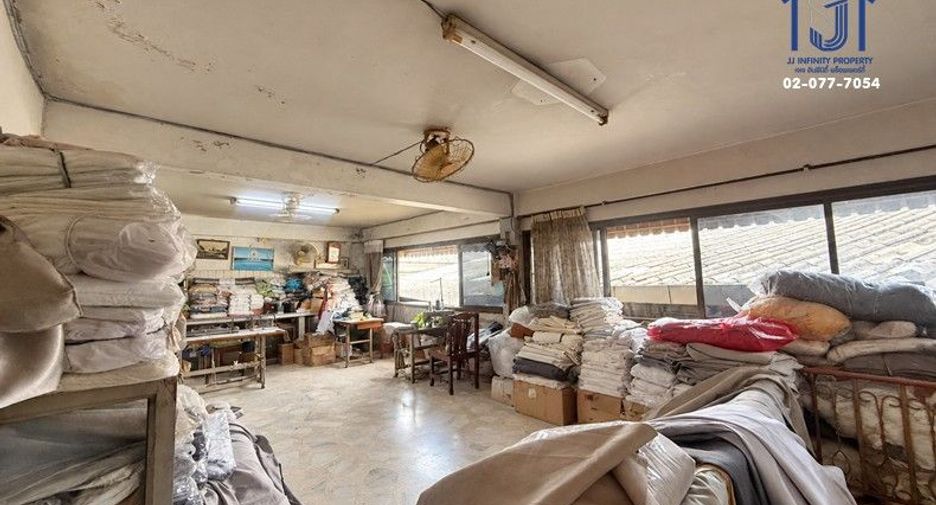 Local comercial en venta de 3 habitaciones en Bang Khen, Bangkok