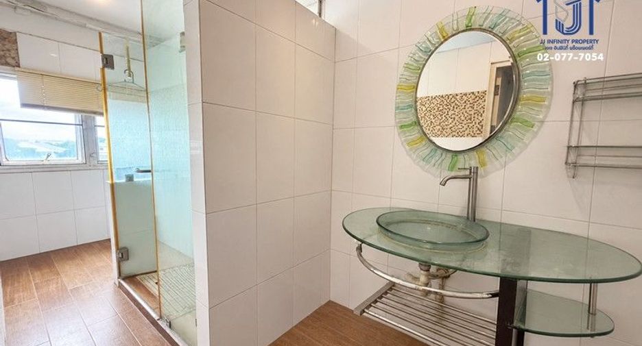 Local comercial en venta de 3 habitaciones en Bang Khen, Bangkok