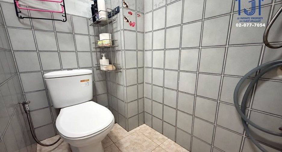 Local comercial en venta de 3 habitaciones en Bang Khen, Bangkok