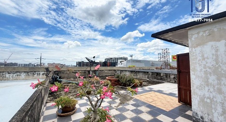 Local comercial en venta de 3 habitaciones en Bang Khen, Bangkok