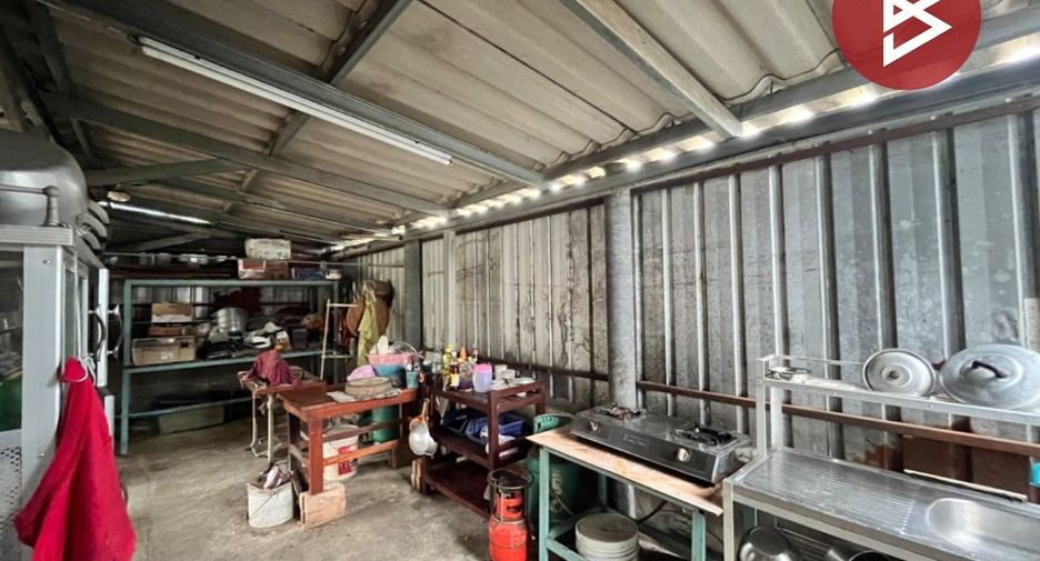 For sale 4 ベッドルーム house in Sam Phran, Nakhon Pathom