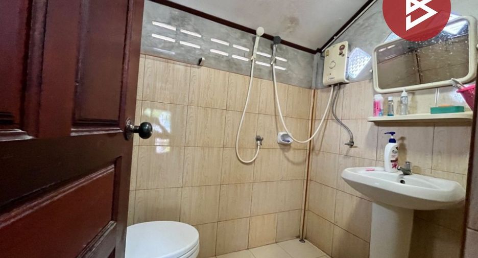 For sale 4 ベッドルーム house in Sam Phran, Nakhon Pathom