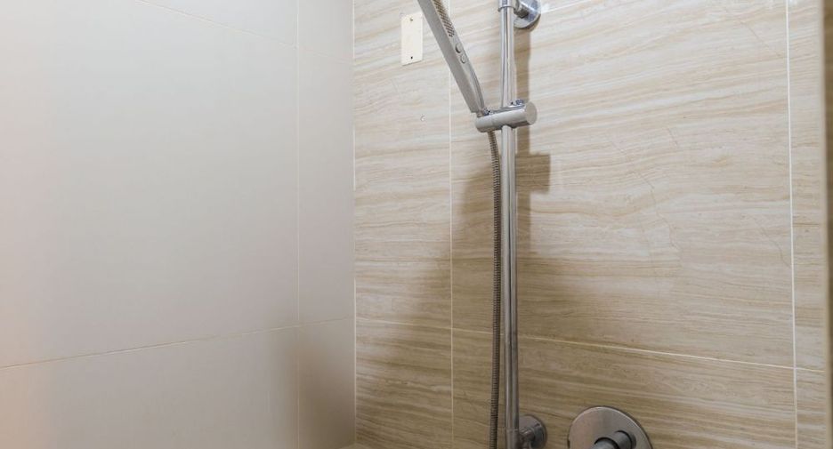 For sale 2 ベッドルーム condo in Mueang Samut Prakan, Samut Prakan
