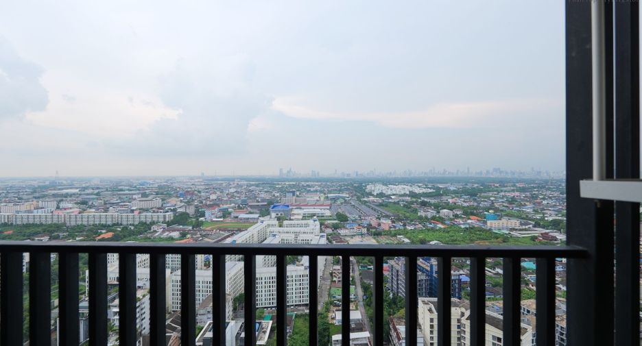 For sale 2 ベッドルーム condo in Mueang Samut Prakan, Samut Prakan