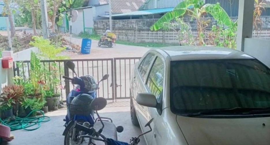 For sale 2 bedrooms townhouse in Phanat Nikhom, Chonburi