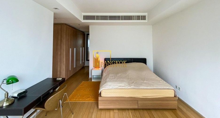 For rent 2 bedrooms condo in Pathum Wan, Bangkok