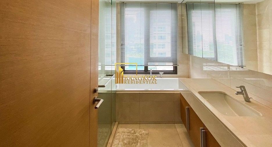 For rent 2 bedrooms condo in Pathum Wan, Bangkok