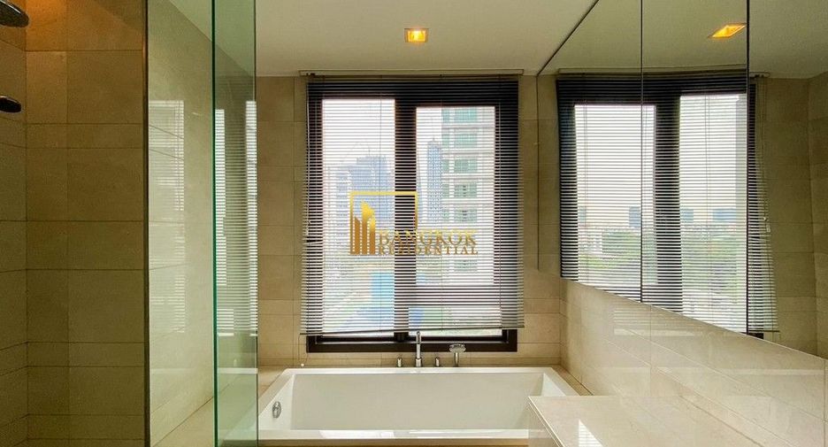 For rent 2 bedrooms condo in Pathum Wan, Bangkok