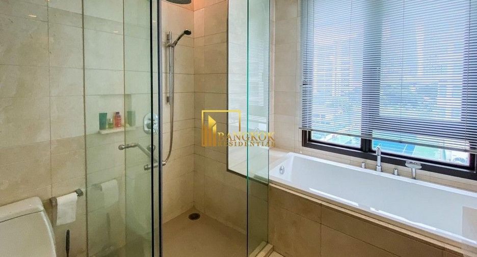 For rent 2 bedrooms condo in Pathum Wan, Bangkok