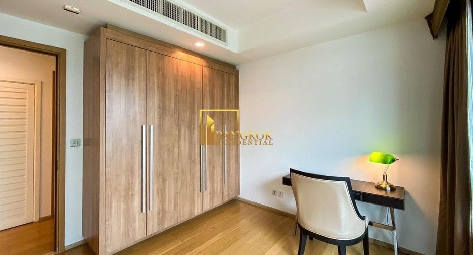 For rent 2 bedrooms condo in Pathum Wan, Bangkok
