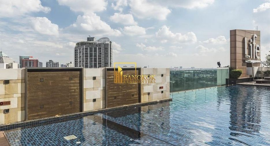 For rent 2 bedrooms condo in Khlong Toei, Bangkok