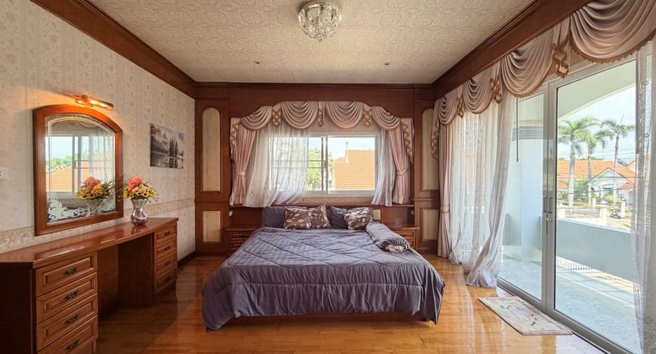 Villa zum Kauf mit 5 Zimmer in Bang Lamung, Chonburi