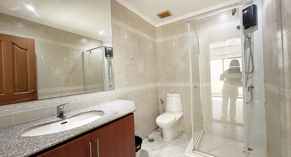 Haus zur Miete mit 4 Zimmer in Bang Lamung, Chonburi