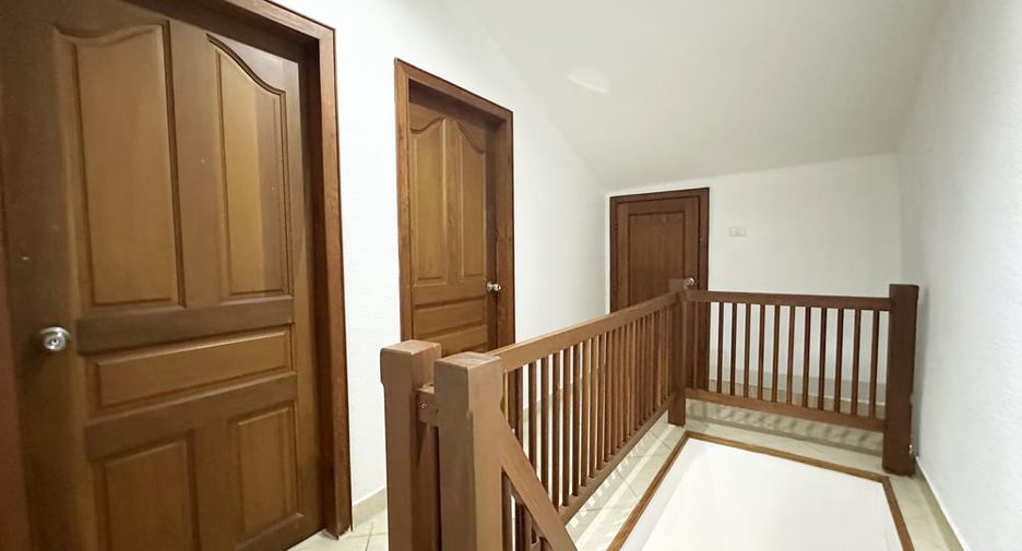 Haus zur Miete mit 4 Zimmer in Bang Lamung, Chonburi