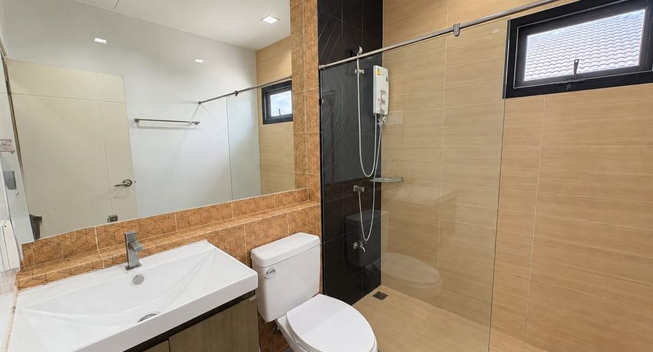 For rent 4 bedrooms house in Bang Lamung, Chonburi
