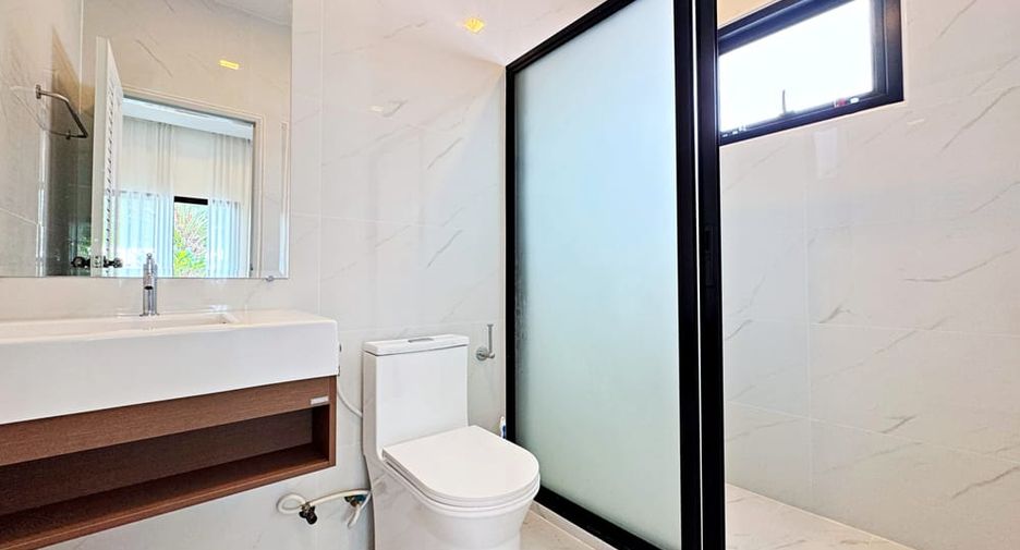 Villa zur Miete und zum Kauf mit 5 Zimmer in Bang Lamung, Chonburi