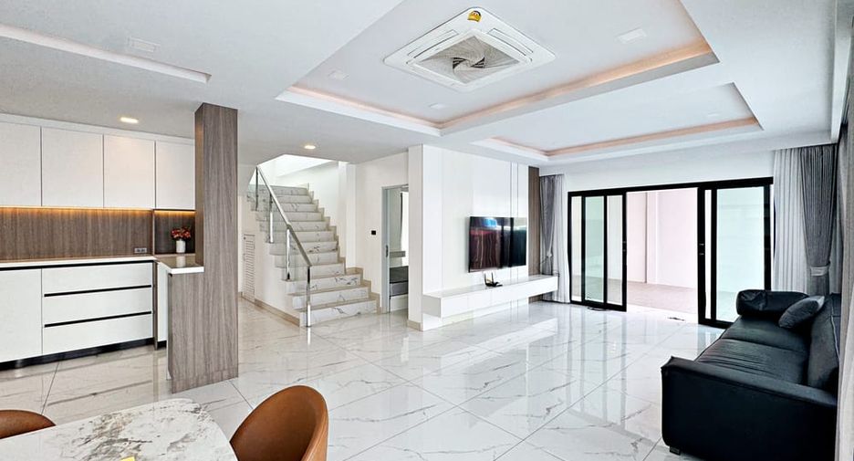 Villa zur Miete und zum Kauf mit 5 Zimmer in Bang Lamung, Chonburi