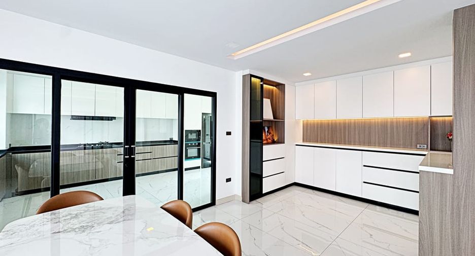 Villa zur Miete und zum Kauf mit 5 Zimmer in Bang Lamung, Chonburi
