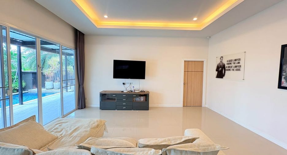 For rent 3 bedrooms villa in Huay Yai, Pattaya