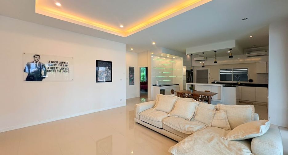 For rent 3 bedrooms villa in Huay Yai, Pattaya