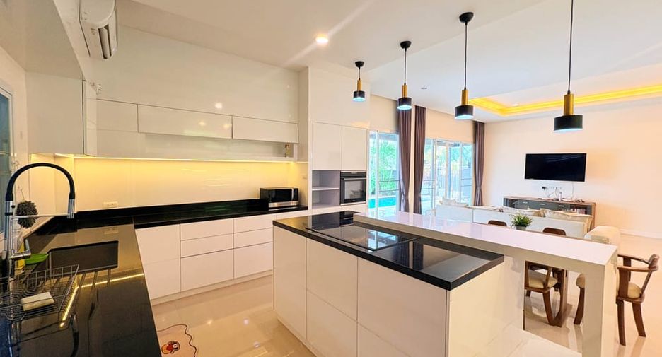 For rent 3 bedrooms villa in Huay Yai, Pattaya
