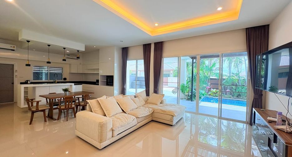For rent 3 bedrooms villa in Huay Yai, Pattaya