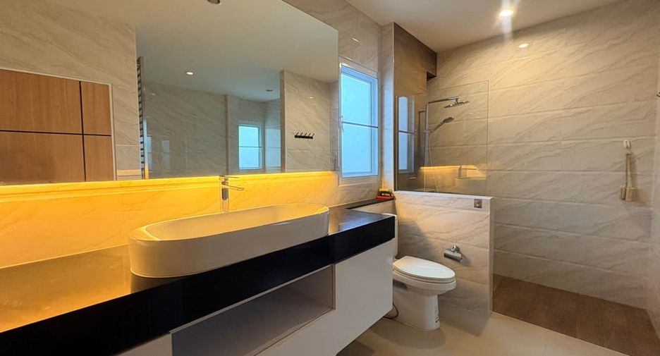 For rent 3 bedrooms villa in Huay Yai, Pattaya