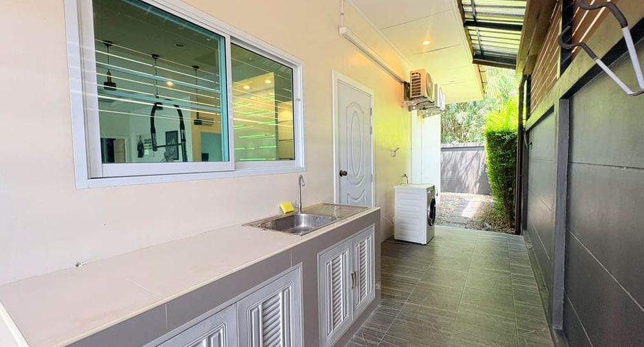 For rent 3 bedrooms villa in Huay Yai, Pattaya